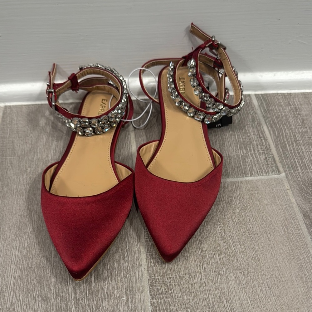 Express Red Heels Elegant Design